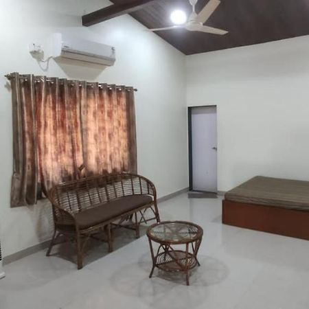 Vasant Lata Farm House Barashiv Exterior foto