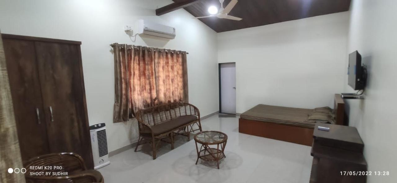 Vasant Lata Farm House Barashiv Exterior foto